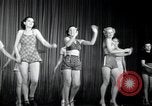 Image femmes danseurs New York City USA, 1936, de la seconde 52 séquences d'archives historiques vidéo 65675074452