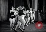 Image femmes danseurs New York City USA, 1936, de la seconde 58 séquences d'archives historiques vidéo 65675074452