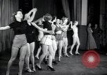 Image femmes danseurs New York City USA, 1936, de la seconde 60 séquences d'archives historiques vidéo 65675074452