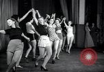 Image femmes danseurs New York City USA, 1936, de la seconde 62 séquences d'archives historiques vidéo 65675074452