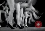 Standbild Chorus Line New York City USA, 1936, aus Sekunde 3 historischem Filmmaterial Videoclip 65675074454
