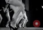 Standbild Chorus Line New York City USA, 1936, aus Sekunde 6 historischem Filmmaterial Videoclip 65675074454