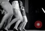 Standbild Chorus Line New York City USA, 1936, aus Sekunde 7 historischem Filmmaterial Videoclip 65675074454