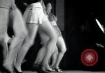 Standbild Chorus Line New York City USA, 1936, aus Sekunde 9 historischem Filmmaterial Videoclip 65675074454