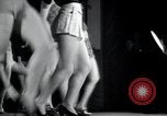 Standbild Chorus Line New York City USA, 1936, aus Sekunde 10 historischem Filmmaterial Videoclip 65675074454