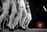 Standbild Chorus Line New York City USA, 1936, aus Sekunde 11 historischem Filmmaterial Videoclip 65675074454
