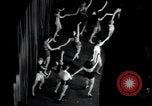 Standbild Chorus Line New York City USA, 1936, aus Sekunde 14 historischem Filmmaterial Videoclip 65675074454