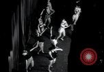 Standbild Chorus Line New York City USA, 1936, aus Sekunde 15 historischem Filmmaterial Videoclip 65675074454