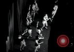 Standbild Chorus Line New York City USA, 1936, aus Sekunde 17 historischem Filmmaterial Videoclip 65675074454