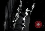 Standbild Chorus Line New York City USA, 1936, aus Sekunde 19 historischem Filmmaterial Videoclip 65675074454