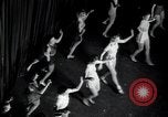 Standbild Chorus Line New York City USA, 1936, aus Sekunde 26 historischem Filmmaterial Videoclip 65675074454