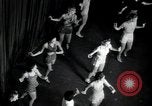 Standbild Chorus Line New York City USA, 1936, aus Sekunde 28 historischem Filmmaterial Videoclip 65675074454