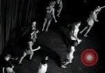 Standbild Chorus Line New York City USA, 1936, aus Sekunde 29 historischem Filmmaterial Videoclip 65675074454