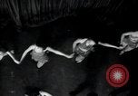 Standbild Chorus Line New York City USA, 1936, aus Sekunde 32 historischem Filmmaterial Videoclip 65675074454