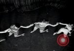 Standbild Chorus Line New York City USA, 1936, aus Sekunde 33 historischem Filmmaterial Videoclip 65675074454