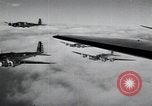 Standbild B-17 Flying Festungen Langley Field Virginia USA, 1939, aus Sekunde 28 historischem Filmmaterial Videoclip 65675074458