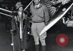 Image Charles Lindbergh et sa mère Long Island New York USA, 1927, de la seconde 10 séquences d'archives historiques vidéo 65675074467