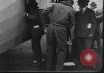 Image Charles Lindbergh et sa mère Long Island New York USA, 1927, de la seconde 18 séquences d'archives historiques vidéo 65675074467