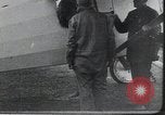 Image Charles Lindbergh et sa mère Long Island New York USA, 1927, de la seconde 21 séquences d'archives historiques vidéo 65675074467