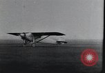Image Charles Lindbergh et sa mère Long Island New York USA, 1927, de la seconde 24 séquences d'archives historiques vidéo 65675074467