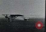 Image Charles Lindbergh et sa mère Long Island New York USA, 1927, de la seconde 25 séquences d'archives historiques vidéo 65675074467