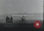 Image Charles Lindbergh et sa mère Long Island New York USA, 1927, de la seconde 33 séquences d'archives historiques vidéo 65675074467