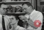 Image sérieusement anthropologue Hooton Cambridge Massachusetts USA, 1946, de la seconde 57 séquences d'archives historiques vidéo 65675074484