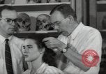 Image sérieusement anthropologue Hooton Cambridge Massachusetts USA, 1946, de la seconde 59 séquences d'archives historiques vidéo 65675074484