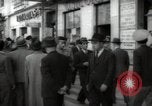Standbild Menge Lissabon Portugal, 1942, aus Sekunde 5 historischem Filmmaterial Videoclip 65675074494