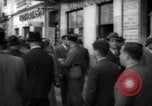 Standbild Menge Lissabon Portugal, 1942, aus Sekunde 7 historischem Filmmaterial Videoclip 65675074494