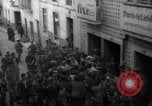 Standbild Menge Lissabon Portugal, 1942, aus Sekunde 9 historischem Filmmaterial Videoclip 65675074494