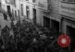 Standbild Menge Lissabon Portugal, 1942, aus Sekunde 10 historischem Filmmaterial Videoclip 65675074494