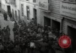 Standbild Menge Lissabon Portugal, 1942, aus Sekunde 11 historischem Filmmaterial Videoclip 65675074494