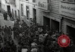 Standbild Menge Lissabon Portugal, 1942, aus Sekunde 12 historischem Filmmaterial Videoclip 65675074494