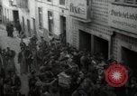 Standbild Menge Lissabon Portugal, 1942, aus Sekunde 13 historischem Filmmaterial Videoclip 65675074494
