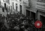 Standbild Menge Lissabon Portugal, 1942, aus Sekunde 14 historischem Filmmaterial Videoclip 65675074494