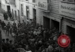 Standbild Menge Lissabon Portugal, 1942, aus Sekunde 16 historischem Filmmaterial Videoclip 65675074494