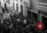 Standbild Menge Lissabon Portugal, 1942, aus Sekunde 20 historischem Filmmaterial Videoclip 65675074494