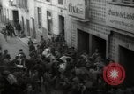 Standbild Menge Lissabon Portugal, 1942, aus Sekunde 21 historischem Filmmaterial Videoclip 65675074494
