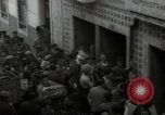 Standbild Menge Lissabon Portugal, 1942, aus Sekunde 26 historischem Filmmaterial Videoclip 65675074494