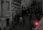 Standbild Menge Lissabon Portugal, 1942, aus Sekunde 28 historischem Filmmaterial Videoclip 65675074494