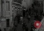 Standbild Menge Lissabon Portugal, 1942, aus Sekunde 29 historischem Filmmaterial Videoclip 65675074494