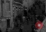 Standbild Menge Lissabon Portugal, 1942, aus Sekunde 30 historischem Filmmaterial Videoclip 65675074494