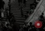 Standbild Menge Lissabon Portugal, 1942, aus Sekunde 36 historischem Filmmaterial Videoclip 65675074494