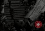 Standbild Menge Lissabon Portugal, 1942, aus Sekunde 38 historischem Filmmaterial Videoclip 65675074494