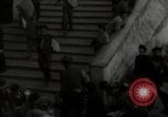Standbild Menge Lissabon Portugal, 1942, aus Sekunde 40 historischem Filmmaterial Videoclip 65675074494