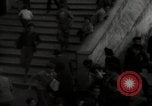 Standbild Menge Lissabon Portugal, 1942, aus Sekunde 42 historischem Filmmaterial Videoclip 65675074494