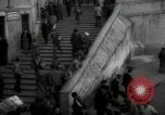 Standbild Menge Lissabon Portugal, 1942, aus Sekunde 44 historischem Filmmaterial Videoclip 65675074494