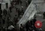 Standbild Menge Lissabon Portugal, 1942, aus Sekunde 45 historischem Filmmaterial Videoclip 65675074494