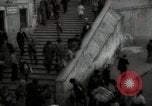 Standbild Menge Lissabon Portugal, 1942, aus Sekunde 47 historischem Filmmaterial Videoclip 65675074494